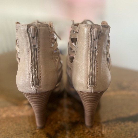 Nine West Forest Gladiator Light Tan Leather Wedge Sandal Shoe Heel 7.5 - Picture 3 of 4